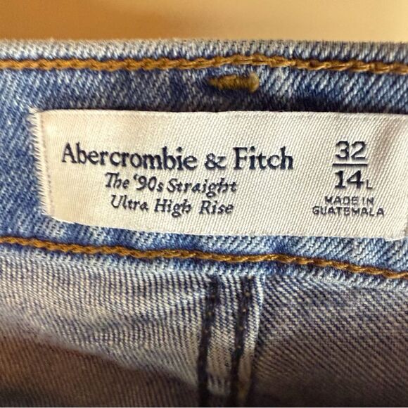 Abercrombie & Fitch Ultra High Rise 90’s Straight Leg Denim Jean Size 32/14L - Picture 4 of 5